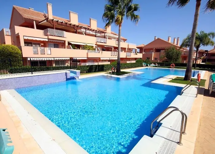 Amazing Modern Apartment Next To Pool.