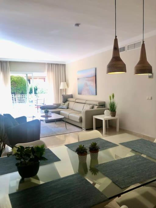 Amazing Modern Next To Pool. Marbella