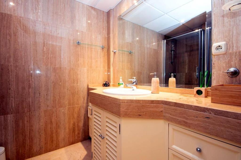 Amazing Modern Next To Pool. Apartment Marbella