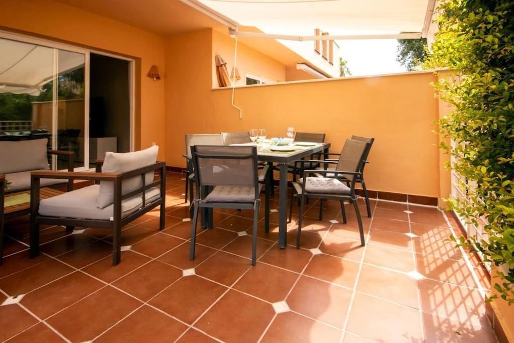 Apartment Amazing Modern Next To Pool. Marbella